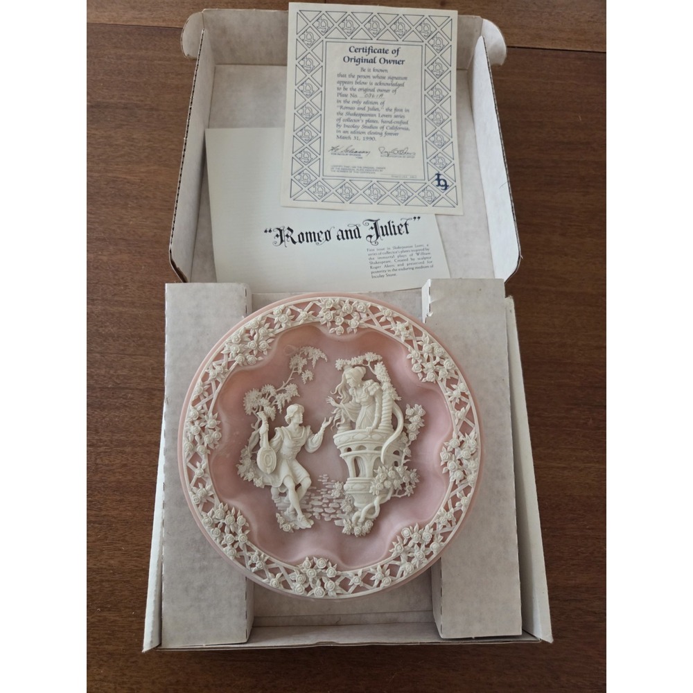 Incolay Studios Shakespearean Lovers Romeo & Juliet Pink Cameo Plate  1988